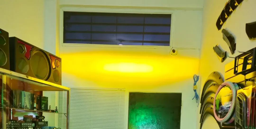 Bombillo Led H4 Lupa Dual Color Transformer 20w Moto Unidad · imagen 2