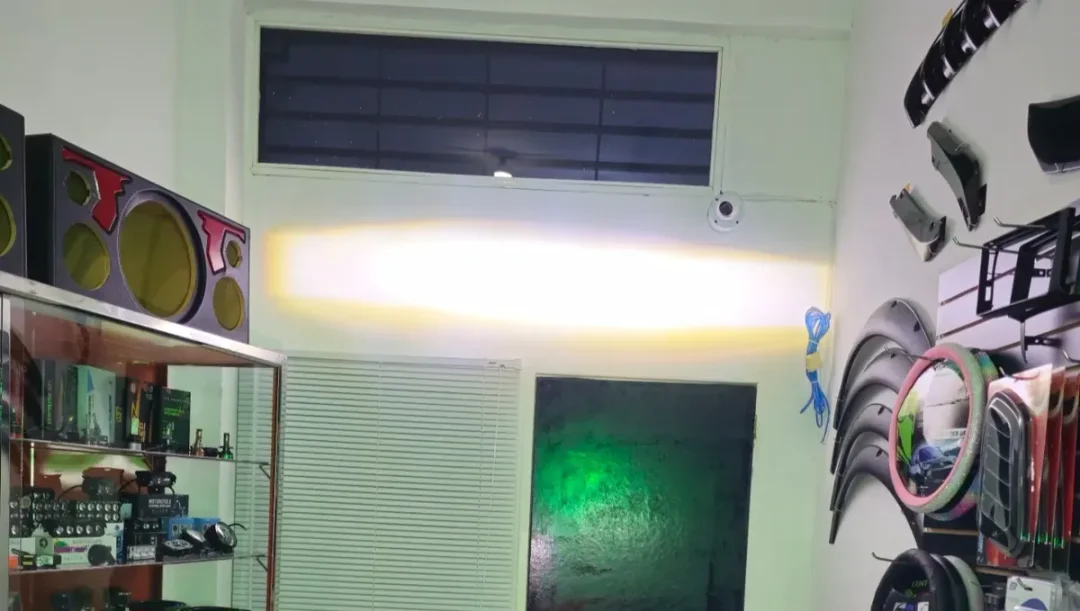 Bombillo Led H4 Lupa Dual Color Transformer 20w Moto Unidad · imagen 3